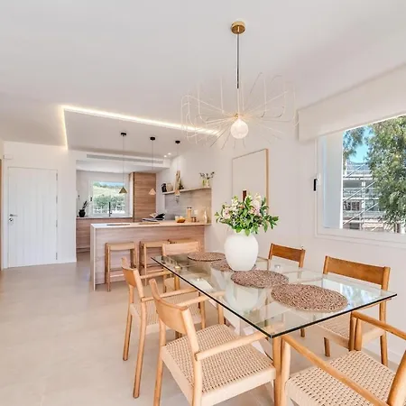 New Modern Townhouse In Apartment *