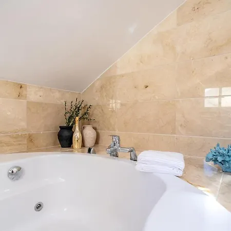 New Modern Townhouse In Apartment Marbella