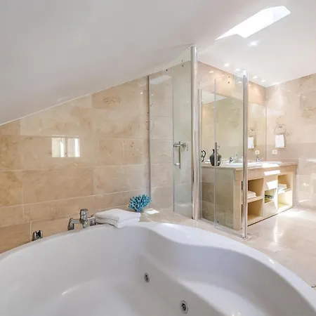 New Modern Townhouse In Apartment Marbella