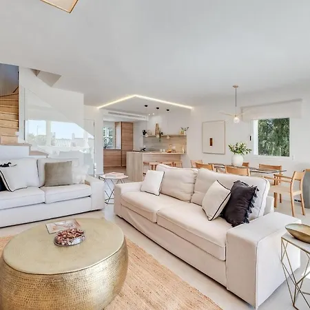 New Modern Townhouse In Apartment *