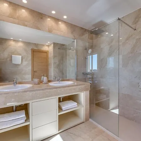 New Modern Townhouse In *